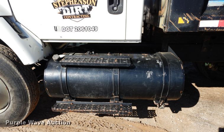 image for item DI8670 2005 International 7400  dump truck