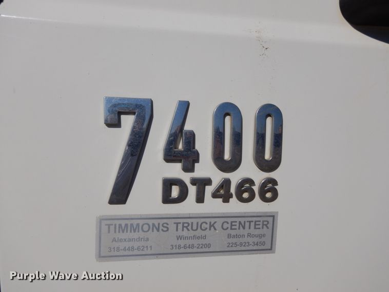 image for item DI8670 2005 International 7400  dump truck