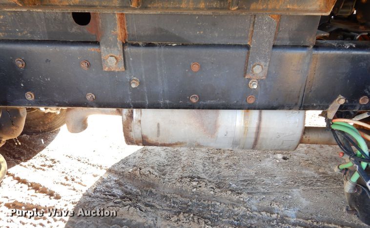 image for item DI8670 2005 International 7400  dump truck