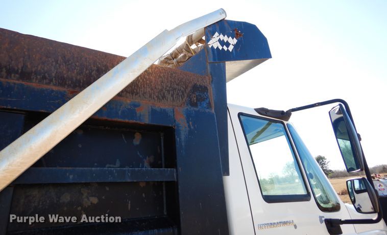 image for item DI8670 2005 International 7400  dump truck