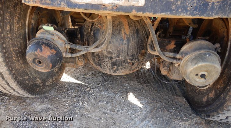 image for item DI8670 2005 International 7400  dump truck