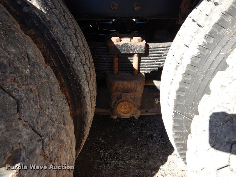 image for item DI8670 2005 International 7400  dump truck