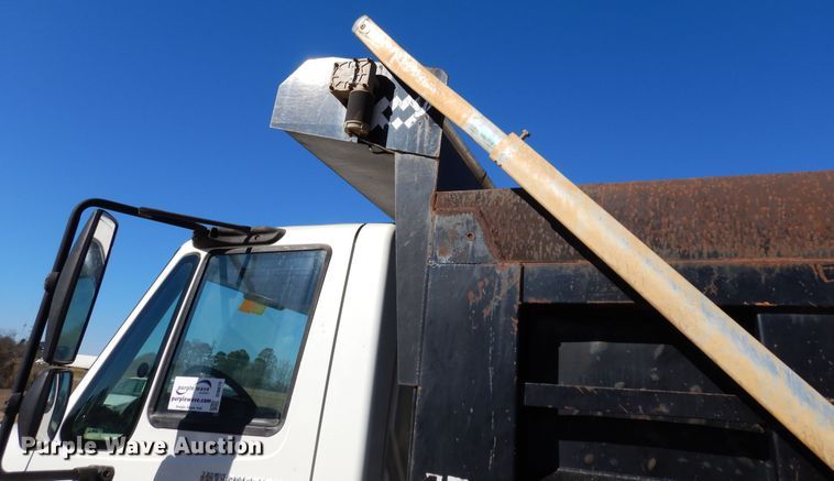 image for item DI8670 2005 International 7400  dump truck