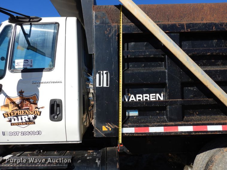 image for item DI8670 2005 International 7400  dump truck