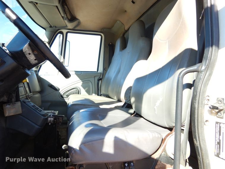 image for item DI8670 2005 International 7400  dump truck