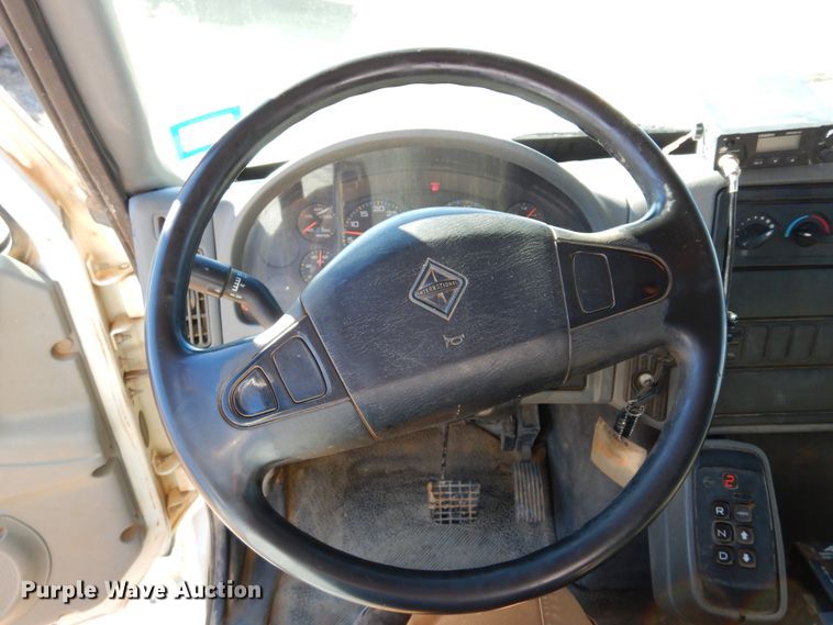 image for item DI8670 2005 International 7400  dump truck