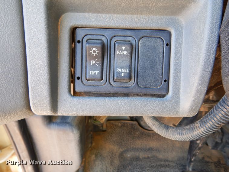 image for item DI8670 2005 International 7400  dump truck