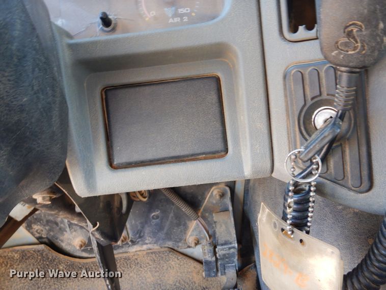 image for item DI8670 2005 International 7400  dump truck