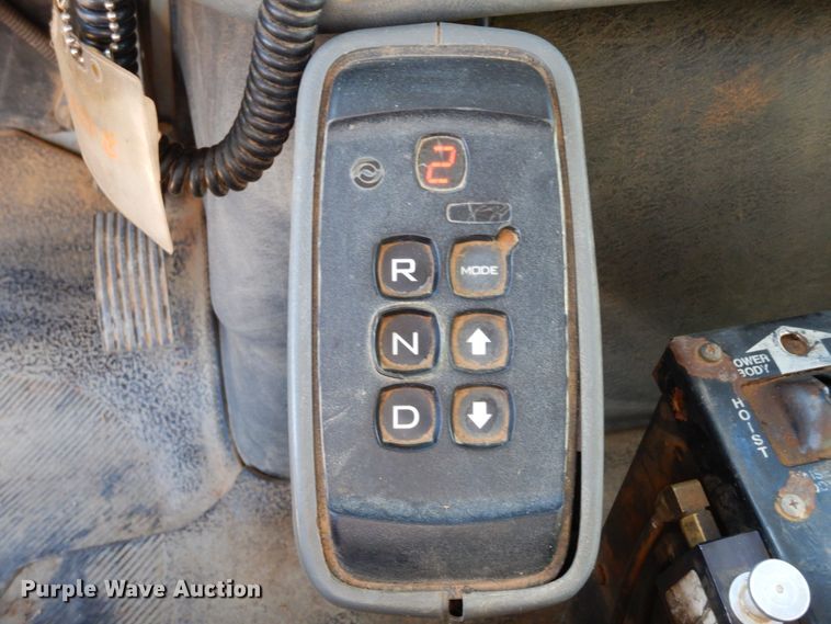 image for item DI8670 2005 International 7400  dump truck