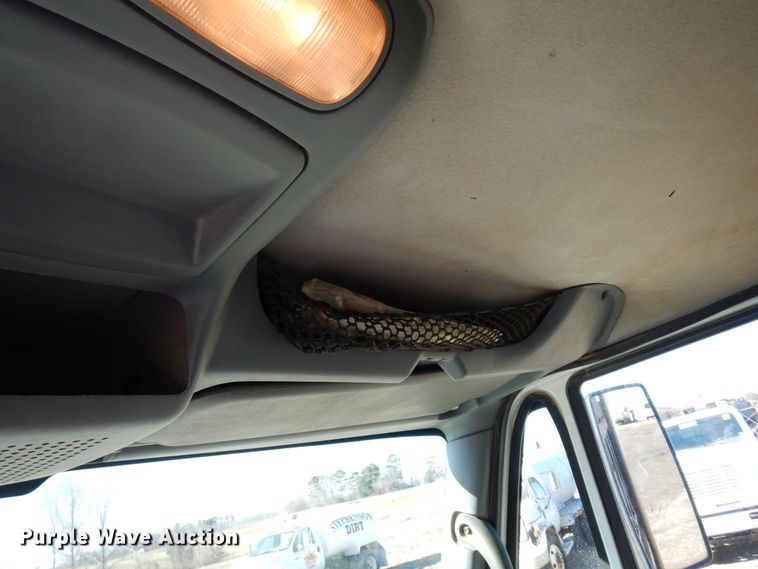 image for item DI8670 2005 International 7400  dump truck