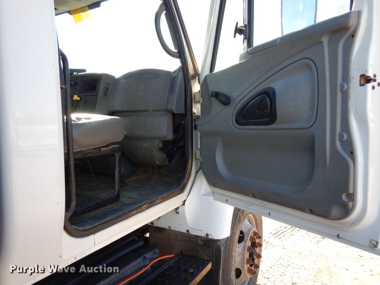 image for item DI8670 2005 International 7400  dump truck