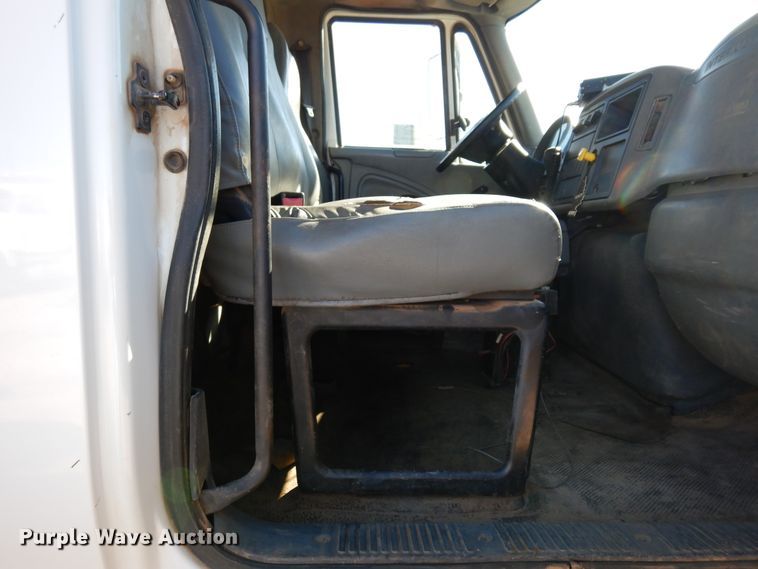 image for item DI8670 2005 International 7400  dump truck