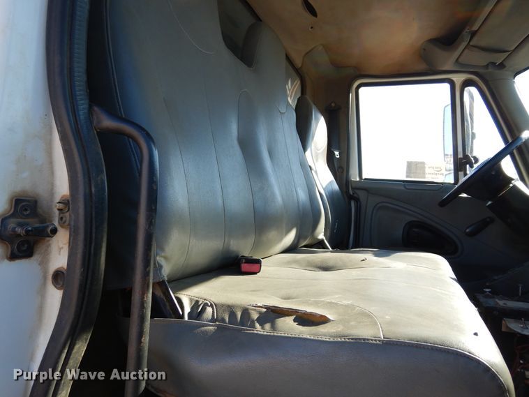 image for item DI8670 2005 International 7400  dump truck