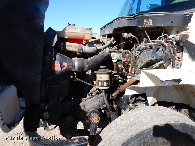 image for item DI8670 2005 International 7400  dump truck