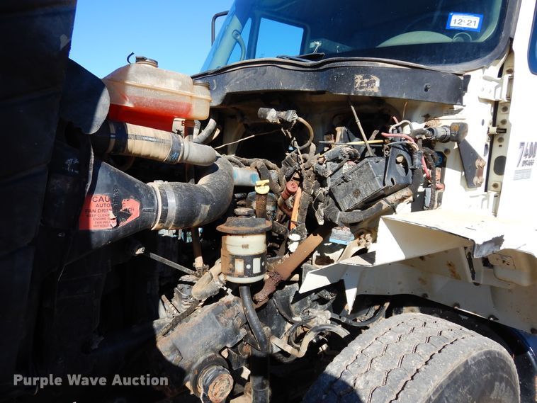 image for item DI8670 2005 International 7400  dump truck