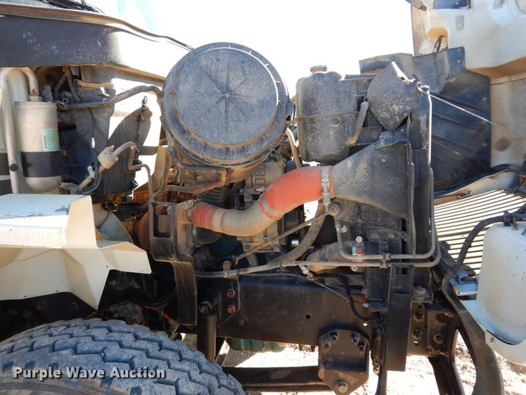 image for item DI8670 2005 International 7400  dump truck