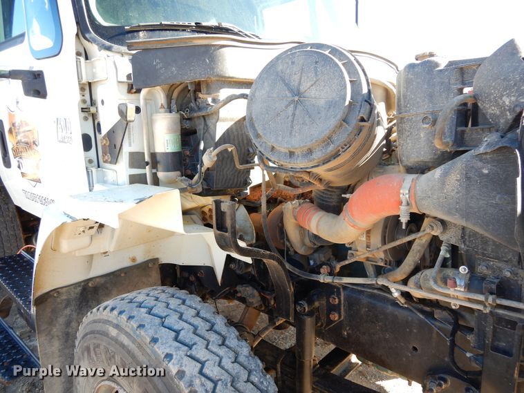 image for item DI8670 2005 International 7400  dump truck