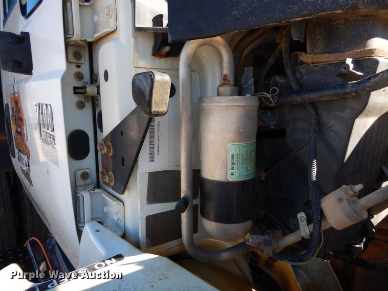 image for item DI8670 2005 International 7400  dump truck