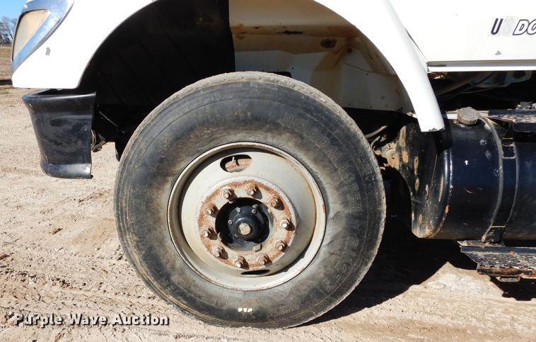 image for item DI8670 2005 International 7400  dump truck