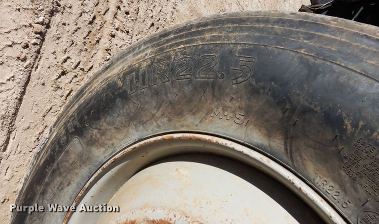 image for item DI8670 2005 International 7400  dump truck