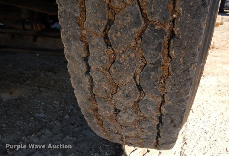 image for item DI8670 2005 International 7400  dump truck