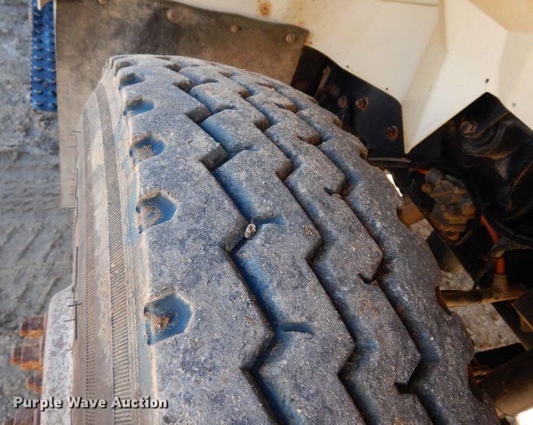 image for item DI8670 2005 International 7400  dump truck