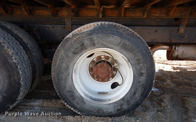 image for item DI8670 2005 International 7400  dump truck