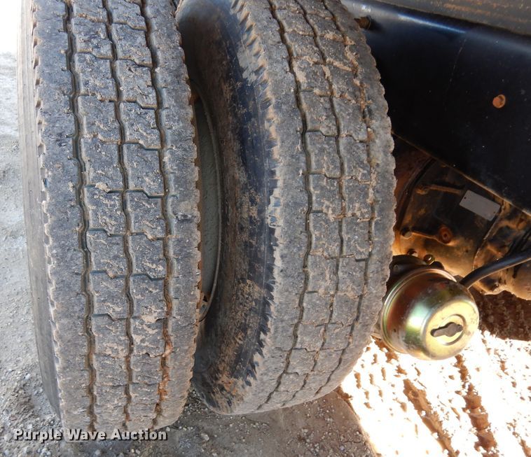 image for item DI8670 2005 International 7400  dump truck