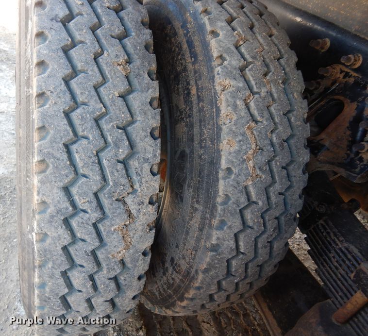 image for item DI8670 2005 International 7400  dump truck