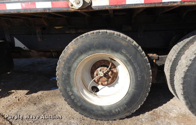 image for item DI8670 2005 International 7400  dump truck