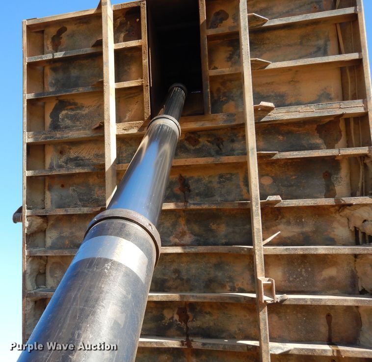 image for item DI8670 2005 International 7400  dump truck