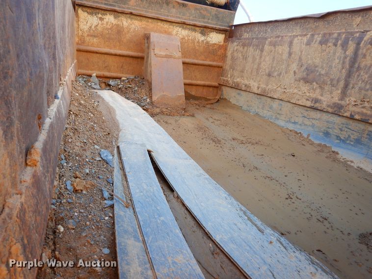 image for item DI8670 2005 International 7400  dump truck