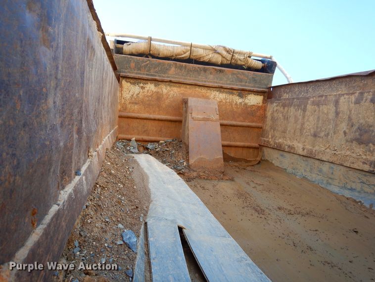 image for item DI8670 2005 International 7400  dump truck