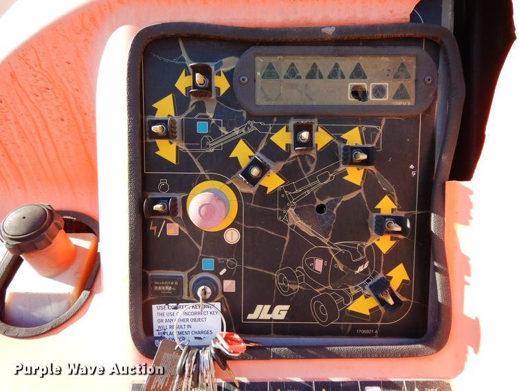 image for item DI8676 2007 JLG 450AJ  boom lift