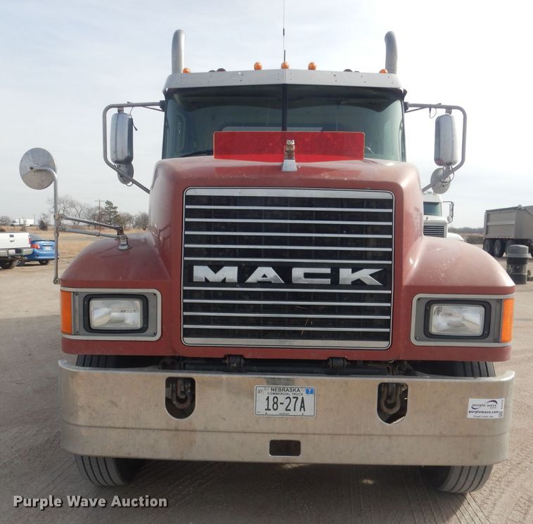image for item DJ1273 2007 Mack CHN613  dump truck