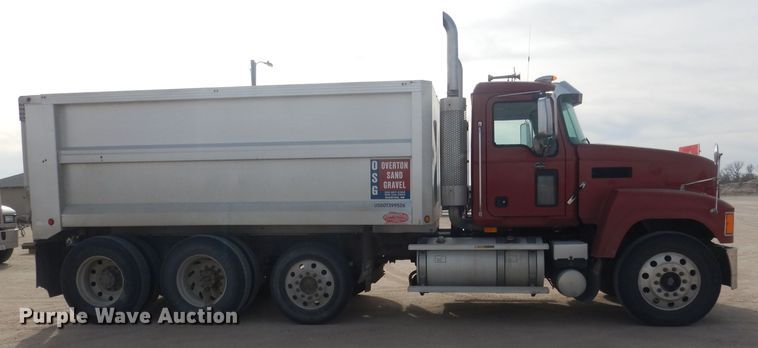 image for item DJ1273 2007 Mack CHN613  dump truck