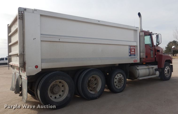 image for item DJ1273 2007 Mack CHN613  dump truck