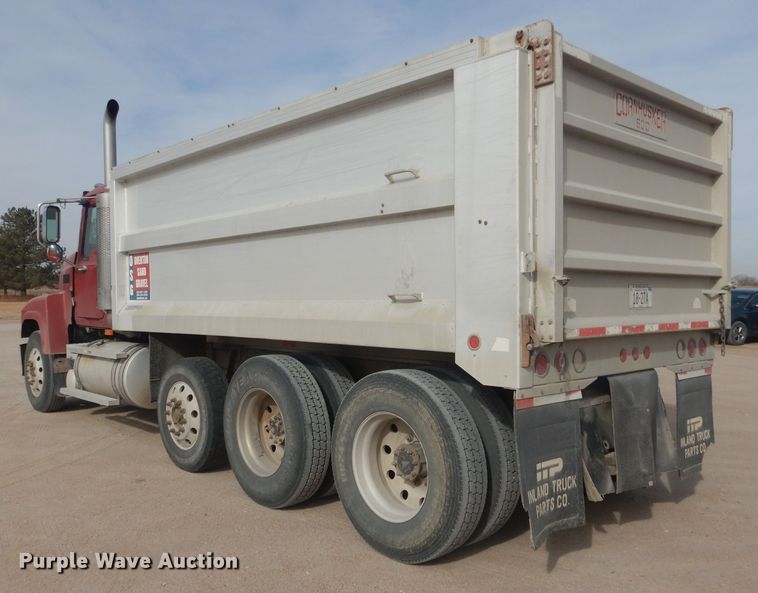 image for item DJ1273 2007 Mack CHN613  dump truck