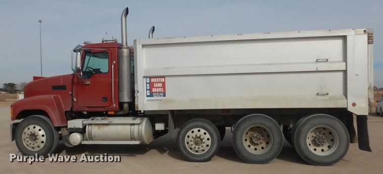 image for item DJ1273 2007 Mack CHN613  dump truck