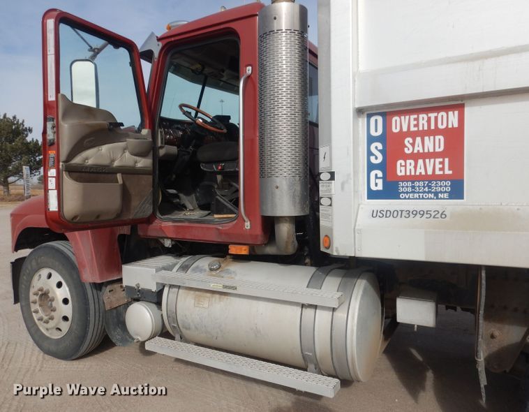 image for item DJ1273 2007 Mack CHN613  dump truck