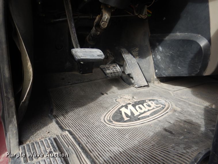 image for item DJ1273 2007 Mack CHN613  dump truck