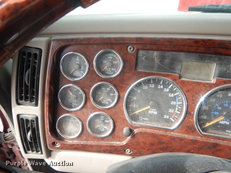 image for item DJ1273 2007 Mack CHN613  dump truck