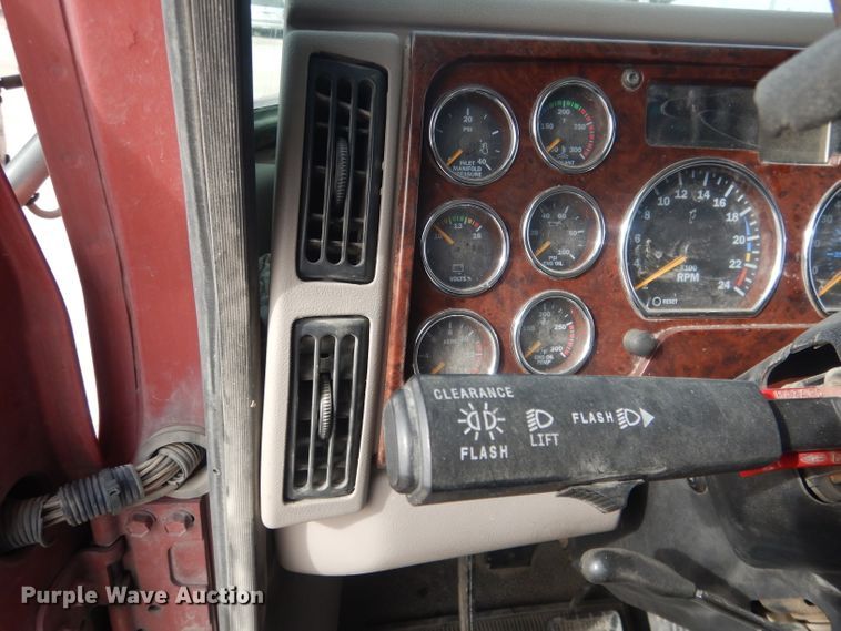 image for item DJ1273 2007 Mack CHN613  dump truck