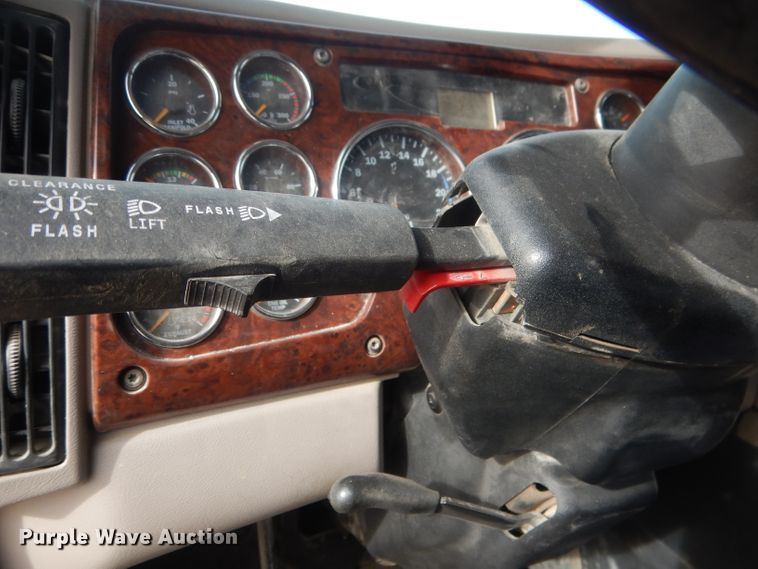 image for item DJ1273 2007 Mack CHN613  dump truck