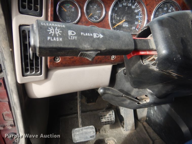 image for item DJ1273 2007 Mack CHN613  dump truck