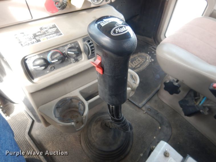 image for item DJ1273 2007 Mack CHN613  dump truck