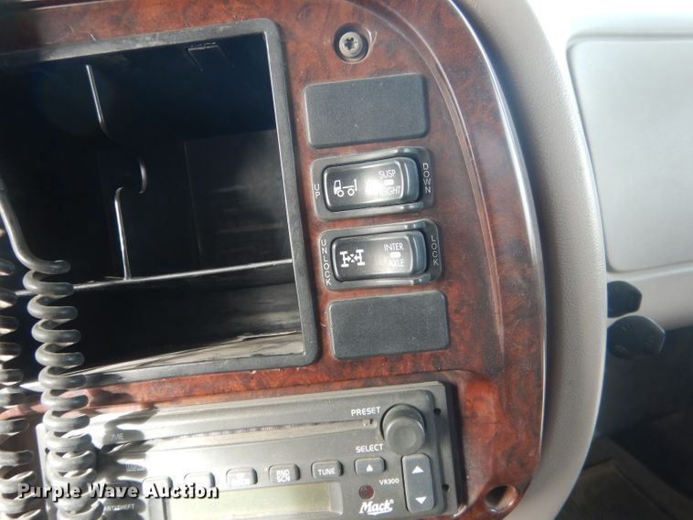 image for item DJ1273 2007 Mack CHN613  dump truck