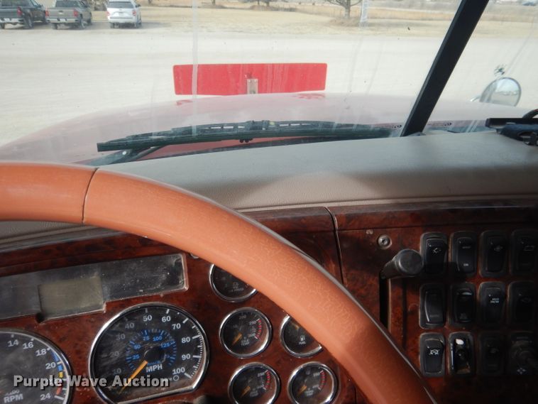 image for item DJ1273 2007 Mack CHN613  dump truck