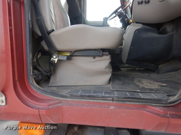 image for item DJ1273 2007 Mack CHN613  dump truck