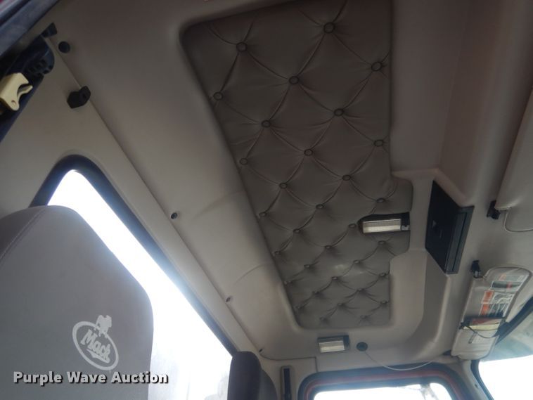 image for item DJ1273 2007 Mack CHN613  dump truck